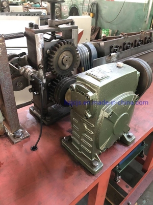 الدرجة التلقائية الآلية 1400 * 590 * 800mm آلة قطع تسوية سريعة ل 5-12mm